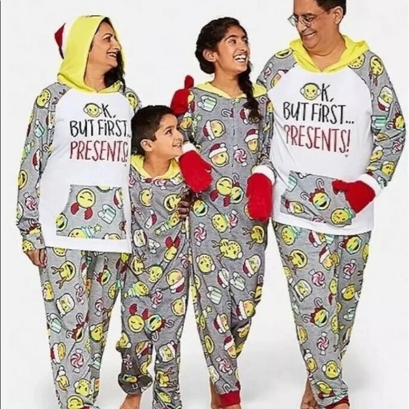 Justice emoji 2 piece sleep set unisex - Picture 3 of 6